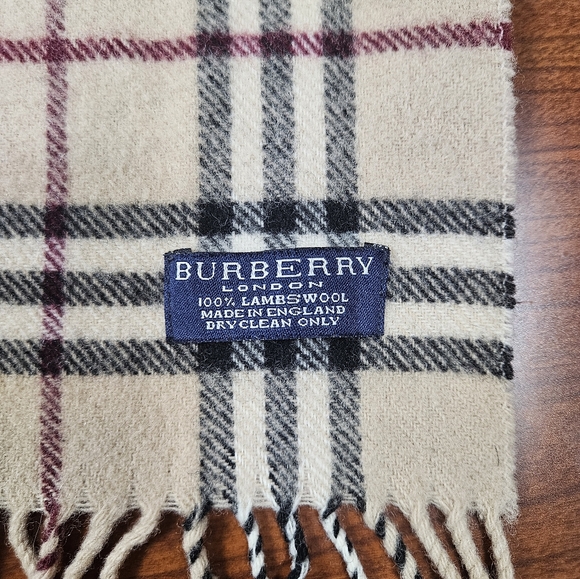 Burberry Nova Check 100% Lambs Wool Scarf - Picture 4 of 4
